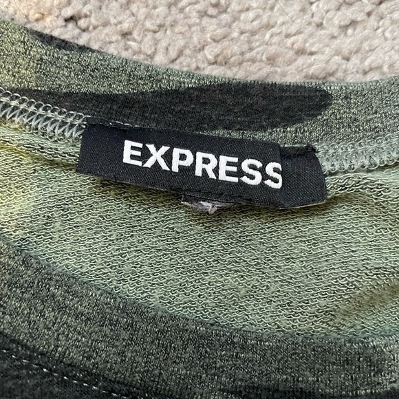 EXPRESS Camo Print Scoop Neck Cropped Long Sleeve Sweater- SEE MEASUREMENTS - Picture 4 of 8